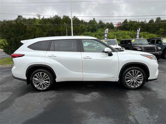 used 2022 Toyota Highlander Hybrid car, priced at $49,842