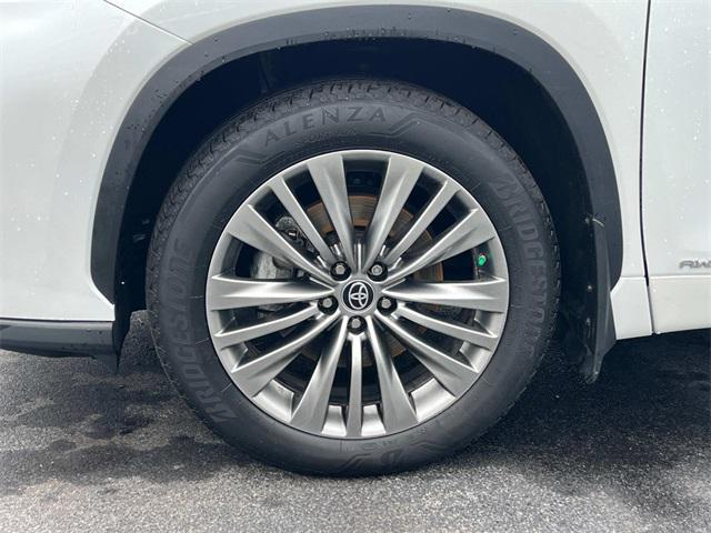 used 2022 Toyota Highlander Hybrid car, priced at $49,842