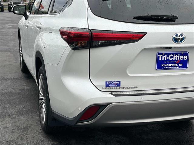 used 2022 Toyota Highlander Hybrid car, priced at $49,842