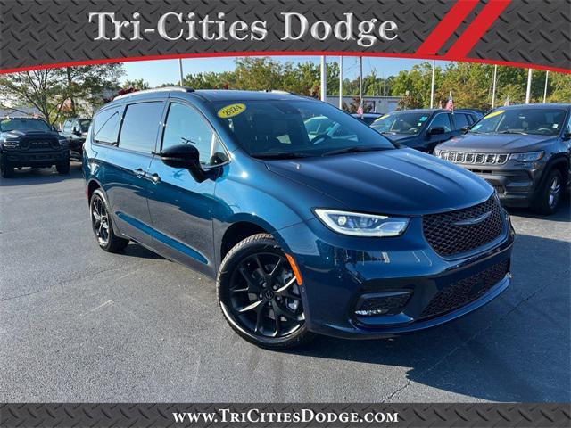 new 2024 Chrysler Pacifica car, priced at $53,997