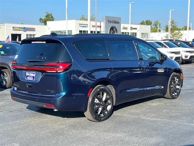 new 2024 Chrysler Pacifica car, priced at $53,997