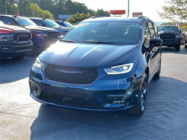 new 2024 Chrysler Pacifica car, priced at $53,997