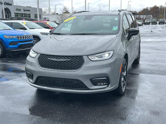 new 2025 Chrysler Pacifica car, priced at $52,635