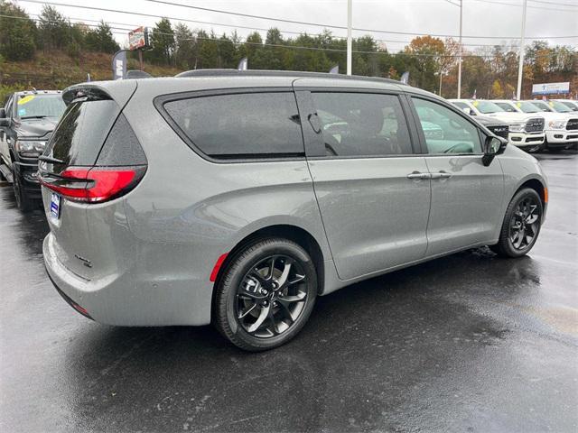 new 2025 Chrysler Pacifica car, priced at $52,635