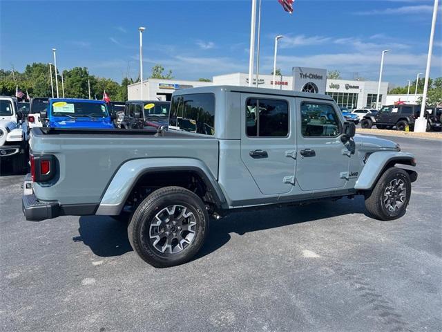 new 2024 Jeep Gladiator car, priced at $48,947