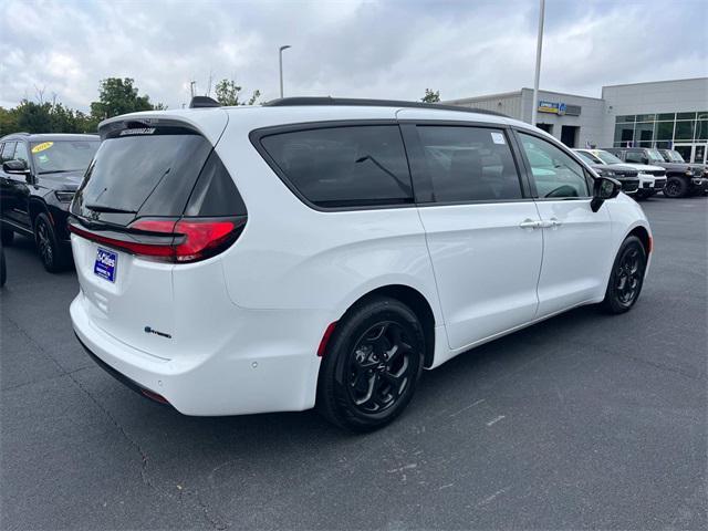 new 2024 Chrysler Pacifica Hybrid car, priced at $57,258