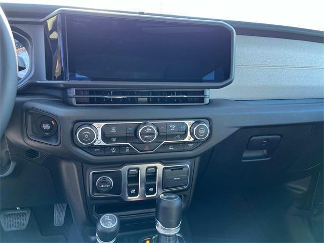 new 2025 Jeep Wrangler car, priced at $39,583