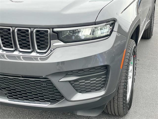 new 2025 Jeep Grand Cherokee car, priced at $40,099