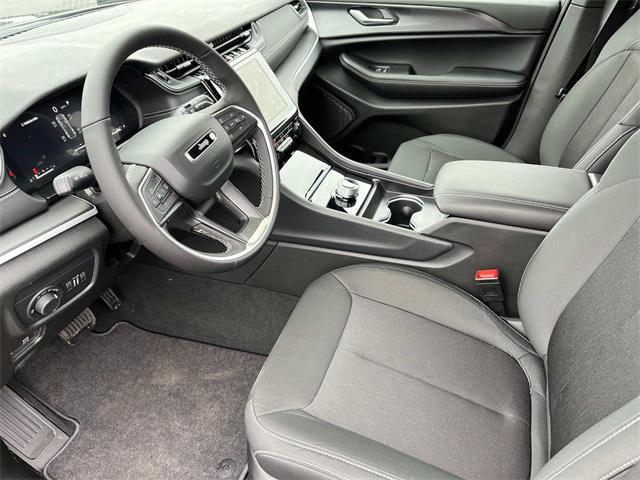 new 2025 Jeep Grand Cherokee car, priced at $40,099