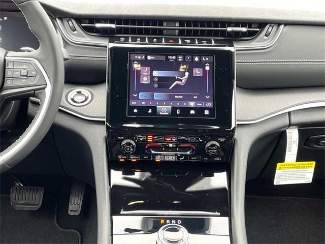 new 2025 Jeep Grand Cherokee car, priced at $40,099