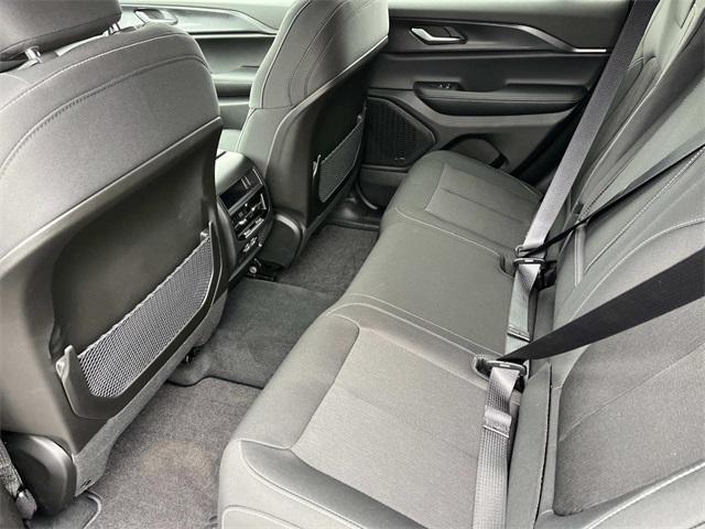 new 2025 Jeep Grand Cherokee car, priced at $40,099