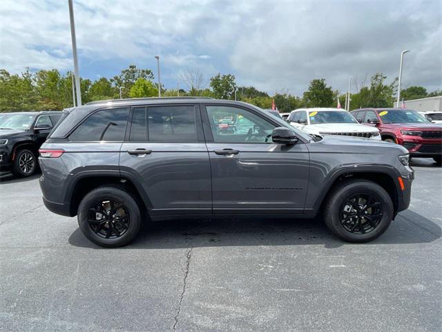 new 2024 Jeep Grand Cherokee car, priced at $45,504