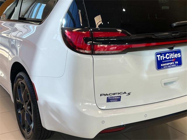 new 2026 Chrysler Pacifica car, priced at $56,655