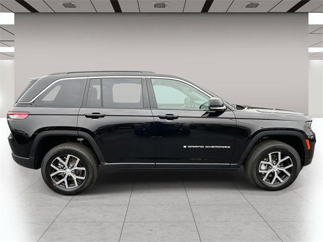 new 2025 Jeep Grand Cherokee car, priced at $48,747
