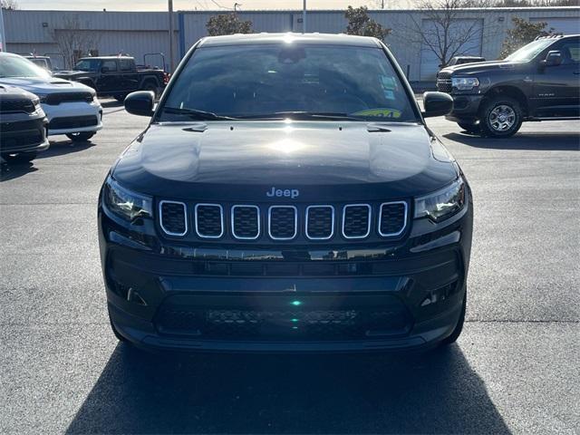 new 2024 Jeep Compass car, priced at $27,083