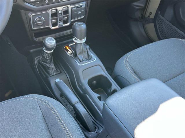 new 2025 Jeep Gladiator car, priced at $45,628