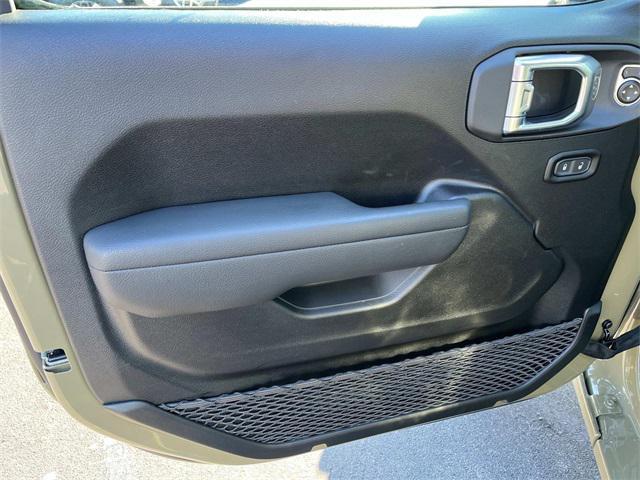 new 2025 Jeep Gladiator car, priced at $45,628