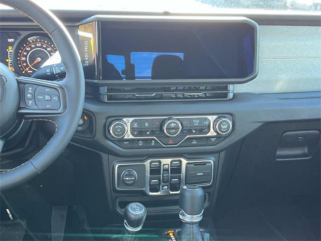 new 2025 Jeep Gladiator car, priced at $45,628