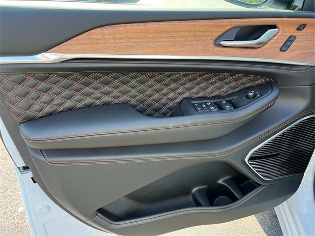 new 2025 Jeep Grand Cherokee car, priced at $65,784