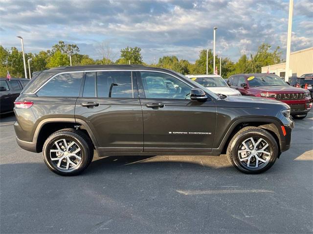 new 2024 Jeep Grand Cherokee car, priced at $49,990