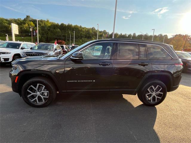 new 2024 Jeep Grand Cherokee car, priced at $49,990