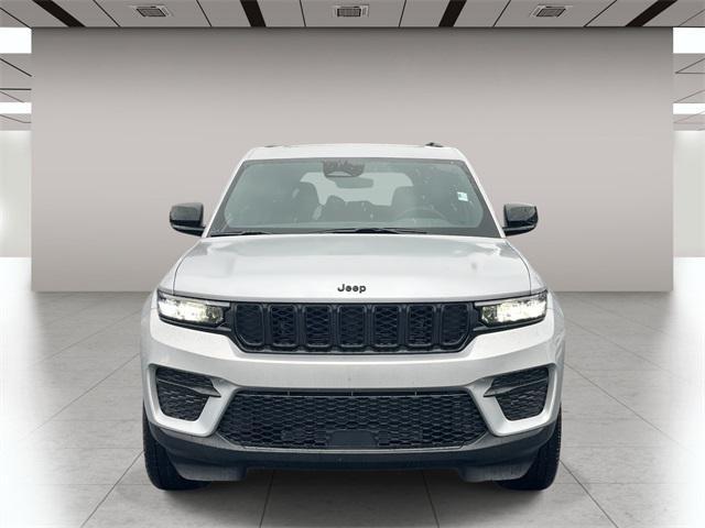 new 2025 Jeep Grand Cherokee car, priced at $49,170