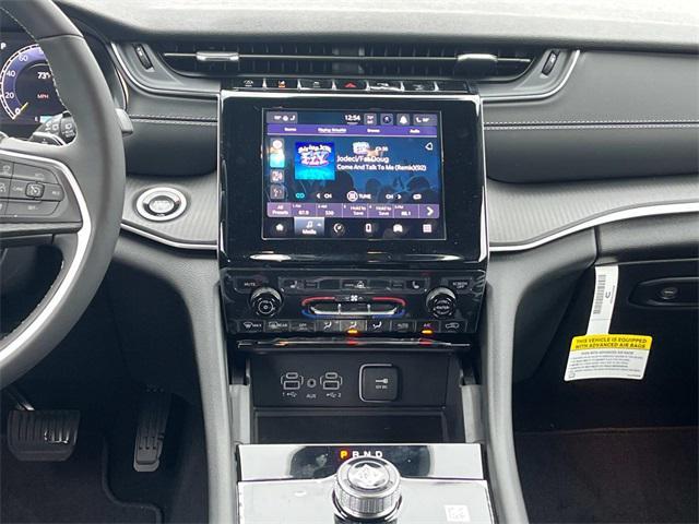 new 2025 Jeep Grand Cherokee car, priced at $49,170