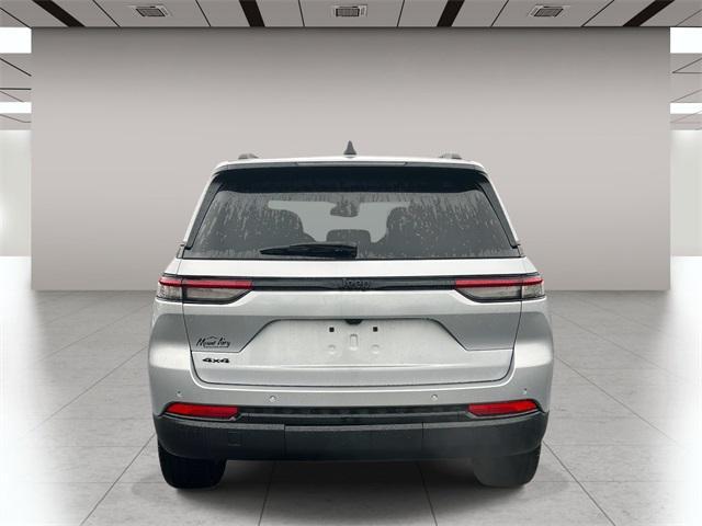 new 2025 Jeep Grand Cherokee car, priced at $49,170