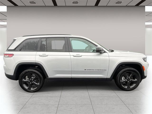 new 2025 Jeep Grand Cherokee car, priced at $49,170