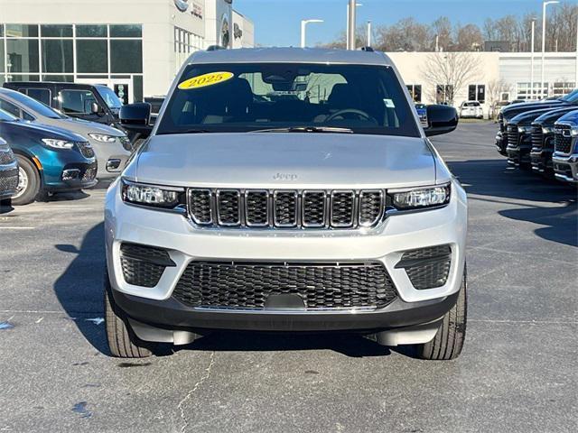 new 2025 Jeep Grand Cherokee car, priced at $40,378