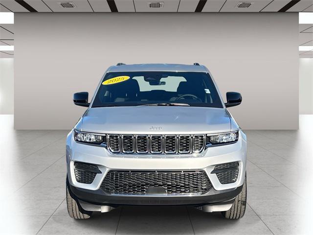 new 2025 Jeep Grand Cherokee car, priced at $41,837