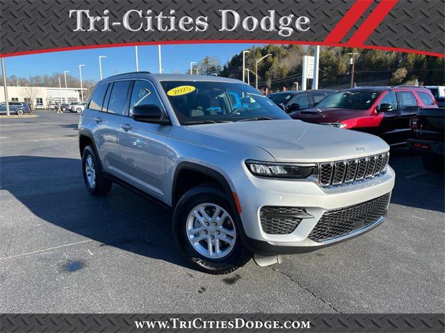 new 2025 Jeep Grand Cherokee car, priced at $40,378