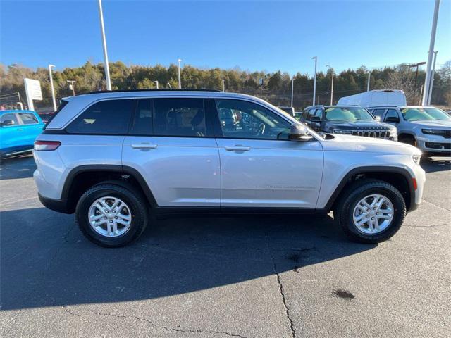 new 2025 Jeep Grand Cherokee car, priced at $40,378