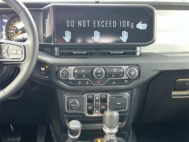 new 2025 Jeep Gladiator car, priced at $47,601