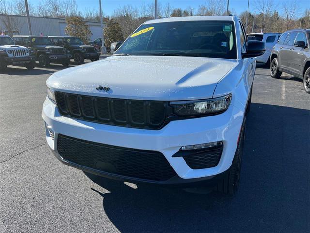 new 2024 Jeep Grand Cherokee car, priced at $49,067