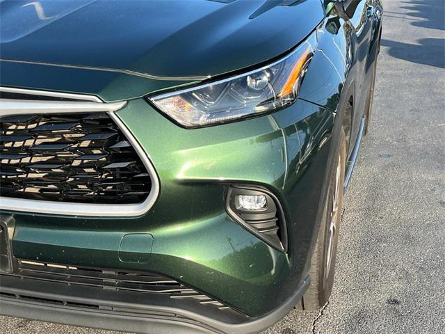 used 2023 Toyota Highlander car, priced at $37,885