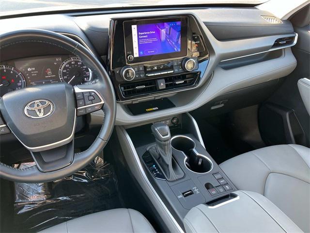 used 2023 Toyota Highlander car, priced at $37,885