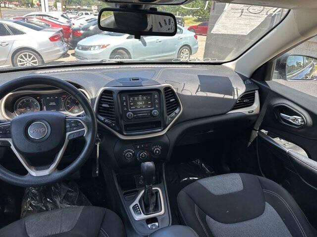 used 2015 Jeep Cherokee car, priced at $6,995