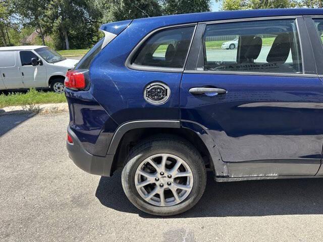 used 2015 Jeep Cherokee car, priced at $6,995
