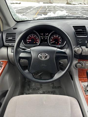 used 2009 Toyota Highlander car, priced at $6,995