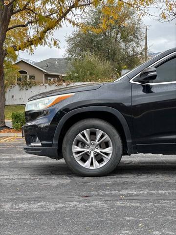 used 2015 Toyota Highlander car, priced at $11,995