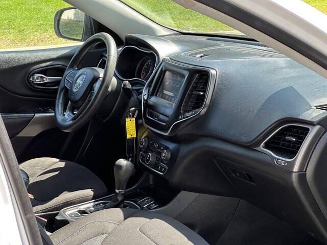 used 2019 Jeep Cherokee car, priced at $10,995