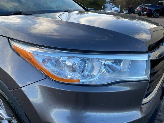 used 2015 Toyota Highlander car, priced at $21,990