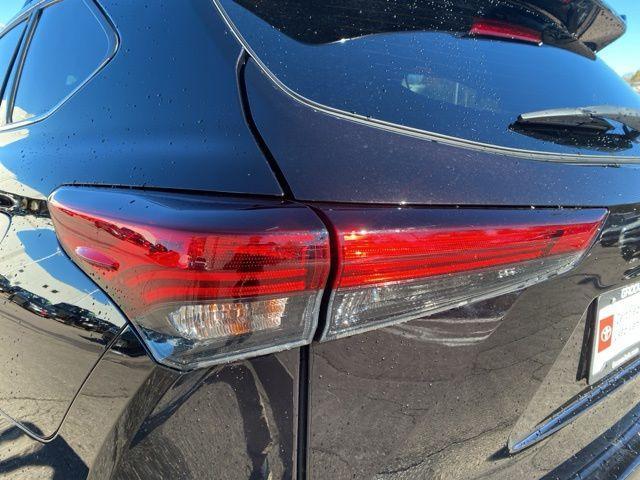 used 2022 Toyota Highlander Hybrid car, priced at $46,991