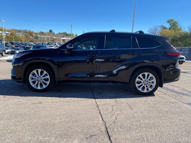 used 2022 Toyota Highlander Hybrid car, priced at $46,991