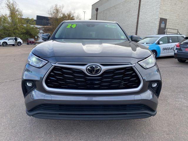 used 2024 Toyota Highlander car, priced at $39,991