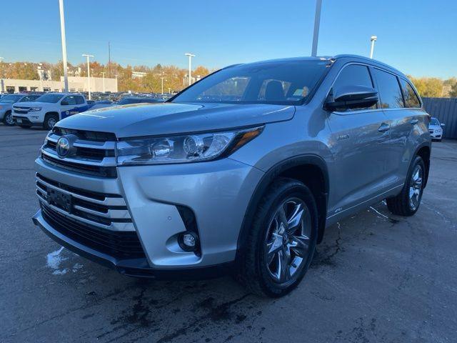 used 2019 Toyota Highlander Hybrid car, priced at $30,490