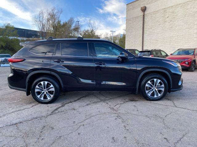 used 2022 Toyota Highlander car, priced at $37,480