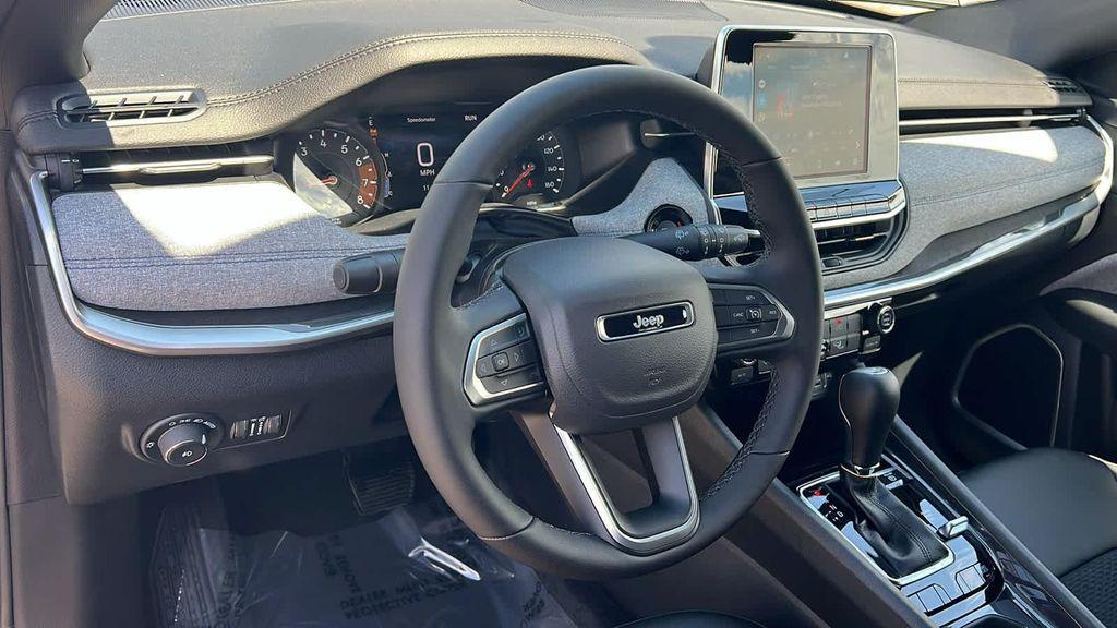 new 2025 Jeep Compass car, priced at $28,500