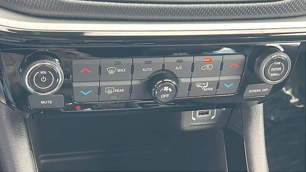 new 2025 Jeep Compass car, priced at $30,600